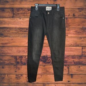 5 for $25🔥L&B Lucky & Blessed‎ Eyelet Distressed Jeans Size 6